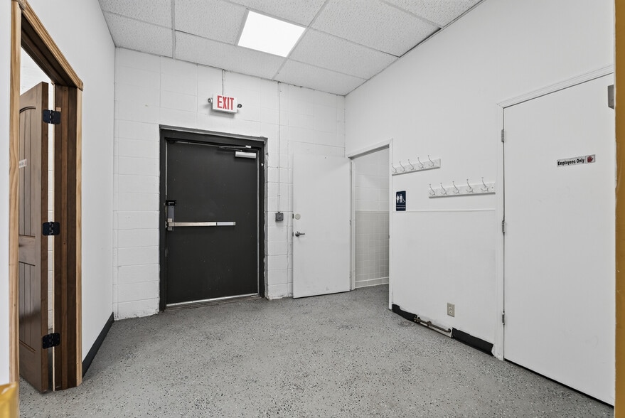 More Photos Of 15825 NW 7th Ave, Andover Convenience Store For Lease