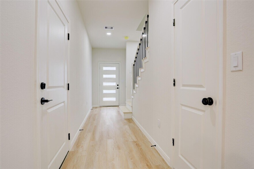 More Photos Of 8314 Williamsdell, Houston Specialty For Sale