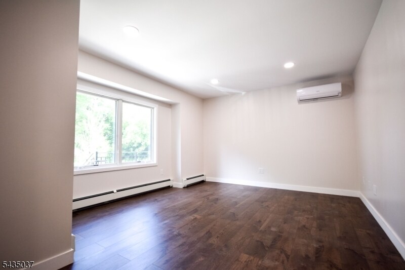 More Photos Of 5 Muller Plz, Little Falls Flex For Lease