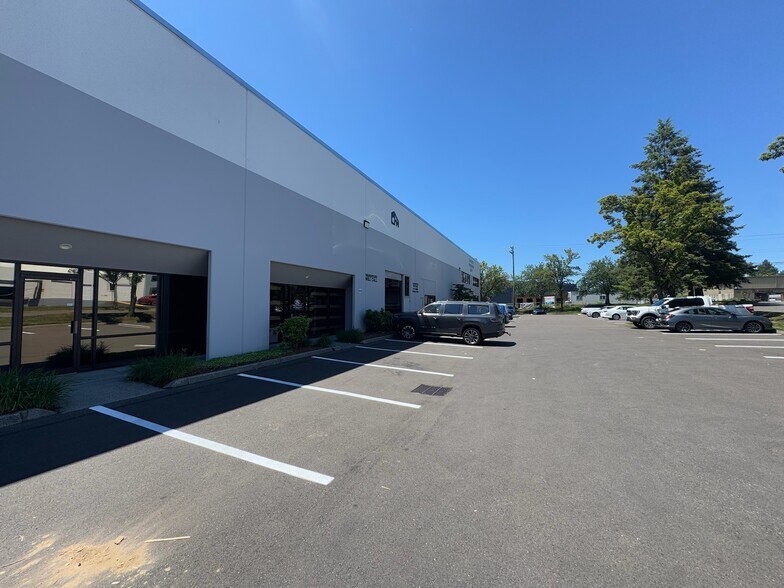 More Photos Of 14160 SW 72nd Ave, Tigard Warehouse For Lease