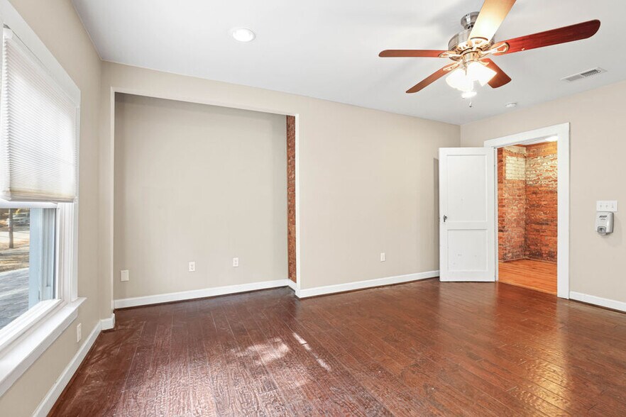More Photos Of 113 Whitsett St, Greenville Office For Sale