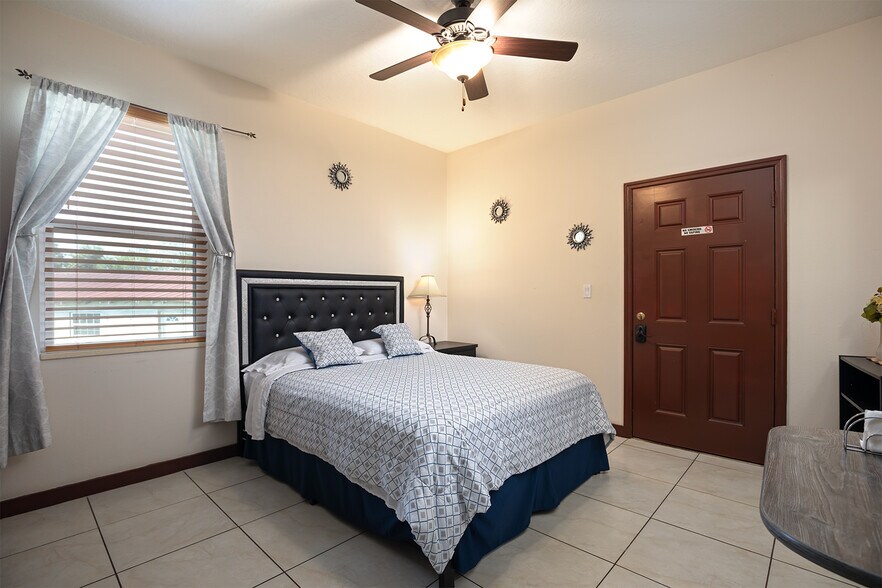 More Photos Of 3211 Lakeshore Blvd, Saint Cloud Specialty For Sale