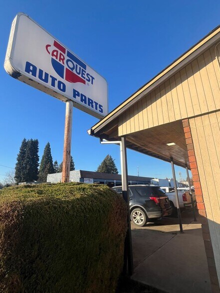 More Photos Of 235 SW Oak St, Hillsboro Auto Repair For Lease