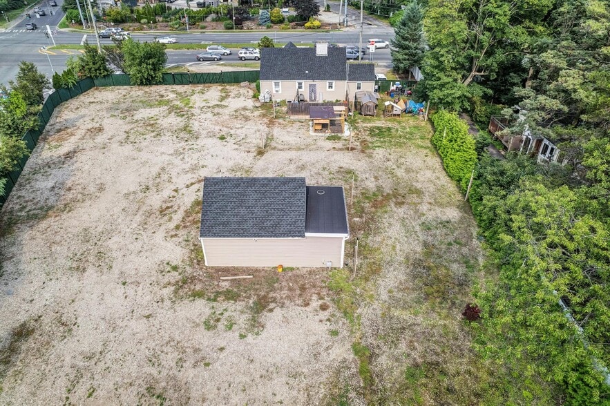 More Photos Of 557 Deer Park Rd, Dix Hills Flex For Sale