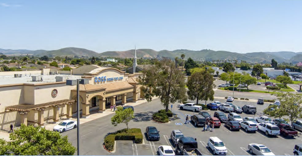 More Photos Of 1408 N H St, Lompoc Department Store For Sale