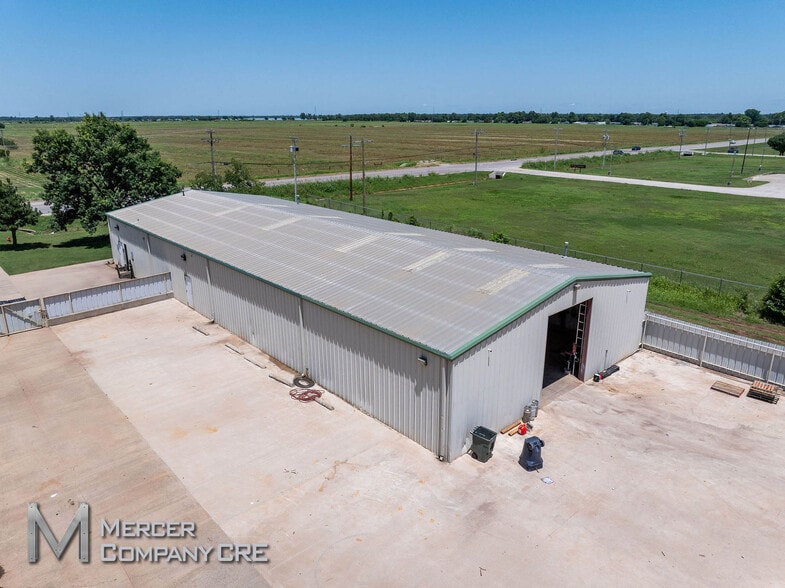 More Photos Of 10108 NW 10th St, Yukon Warehouse For Sale