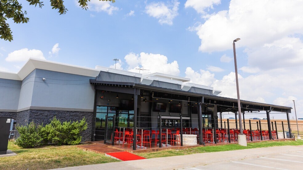 More Photos Of 6501 North Fwy, Fort Worth Restaurant For Sale