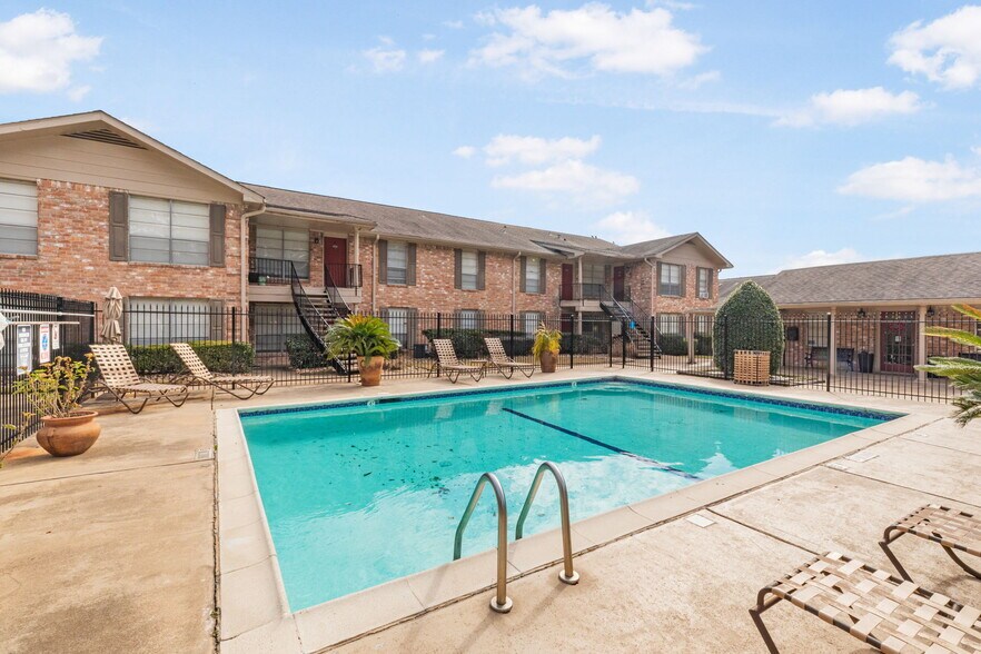 More Photos Of 2451 Lake Rd, Huntsville Apartments For Sale