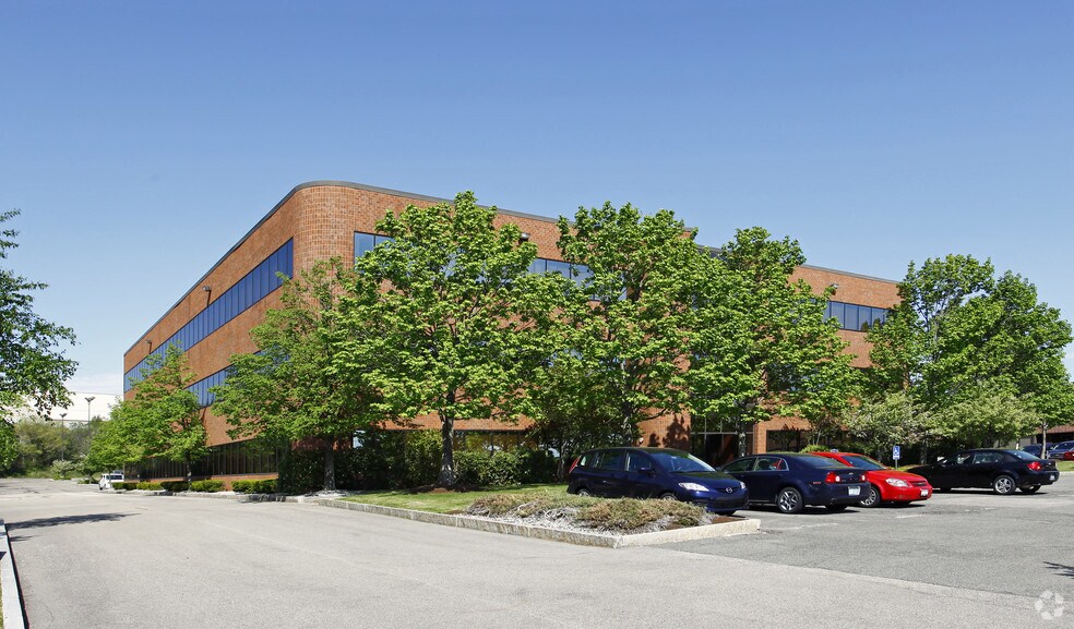 More Photos Of 135 Commerce Way, Portsmouth Office For Lease