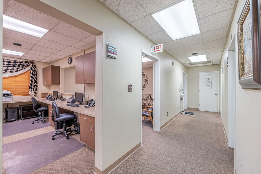 More Photos Of 44725 10th St W, Lancaster Medical For Sale