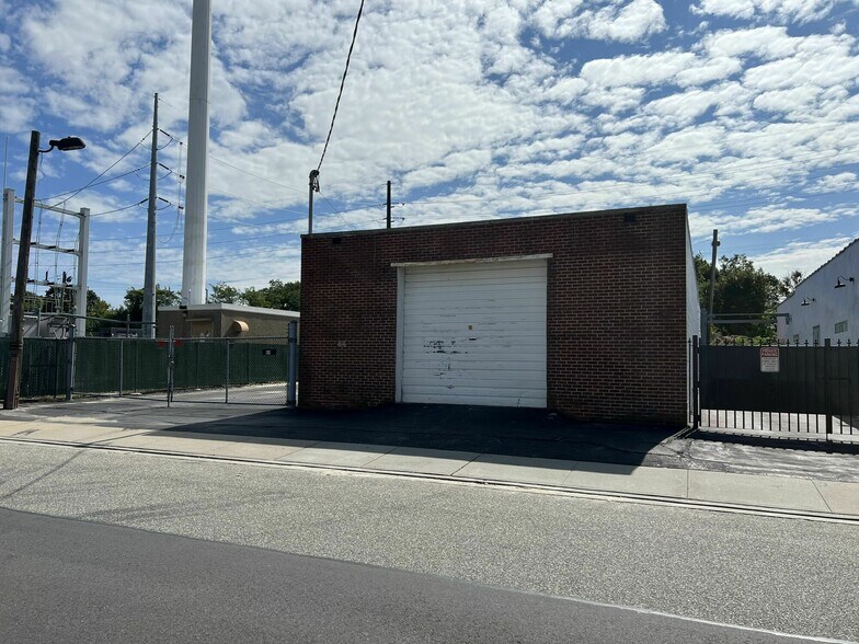 Primary Photo Of 44 Brooklyn Ave, Massapequa Warehouse For Sale