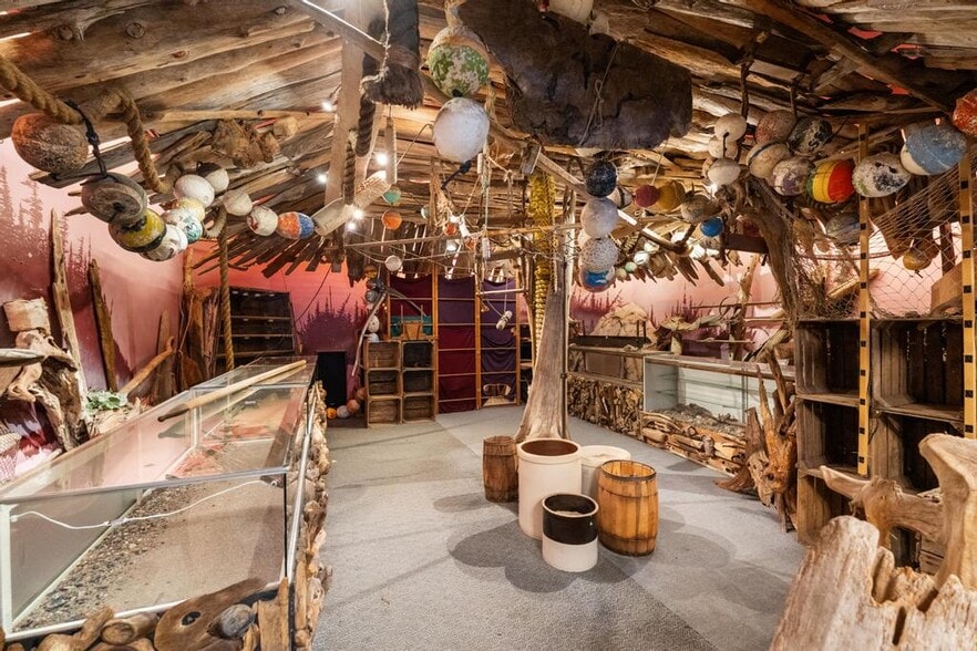 More Photos Of 311 E Central Ave, Mackinaw City Storefront For Sale