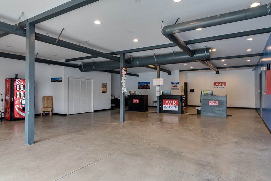 More Photos Of 4901 Wilkinson Blvd, Charlotte Warehouse For Sale