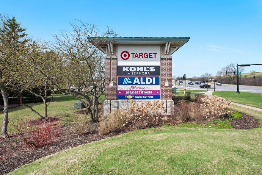 More Photos Of 2241 Willow Rd, Glenview Storefront For Sale