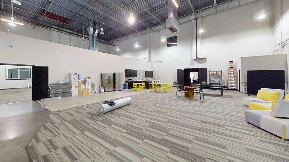 More Photos Of 4323 E Cotton Center Blvd, Phoenix Light Manufacturing For Lease