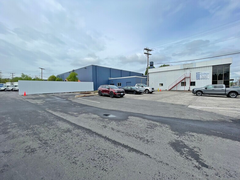 More Photos Of 305 Massabesic St, Manchester Warehouse For Sale