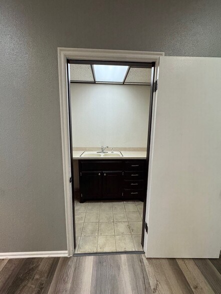 More Photos Of 101 SE 4th St, Moore Office For Lease