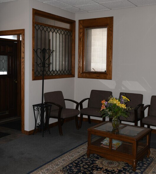 More Photos Of 215 W Broadway St, Mount Pleasant Office For Lease