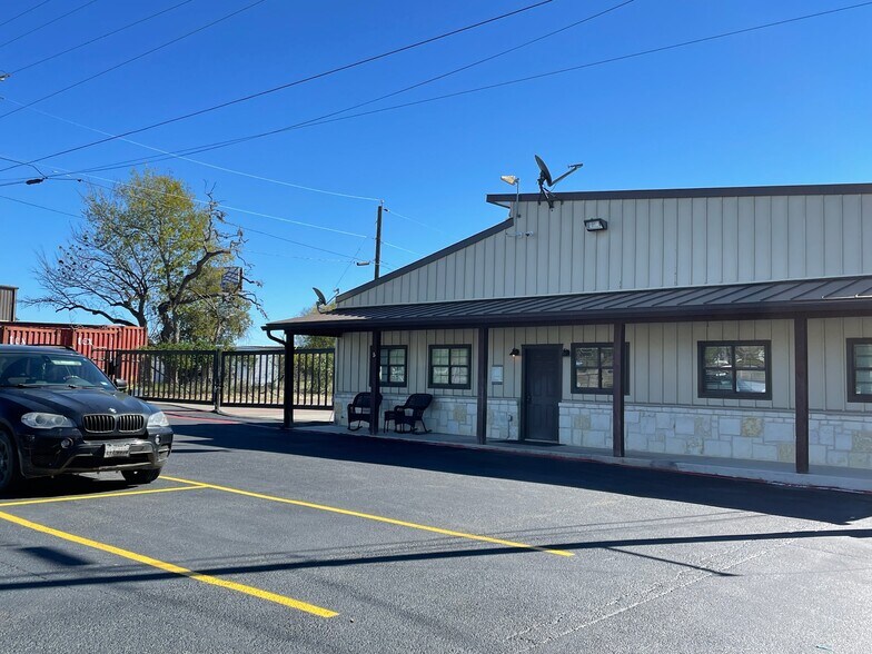 More Photos Of 5 Upper Cibolo Creek Rd, Boerne Light Manufacturing For Lease