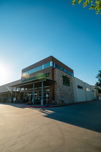 More Photos Of 5100 Belt Line Rd, Addison Unknown For Lease