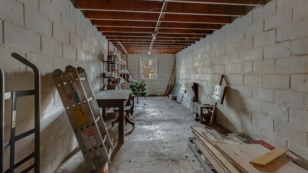 More Photos Of 119 Meadow Hill Dr, Menomonie Auto Repair For Sale