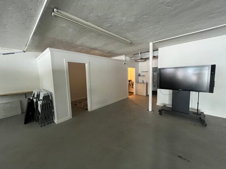 More Photos Of 4746 22nd Ave S, Saint Petersburg General Retail For Lease