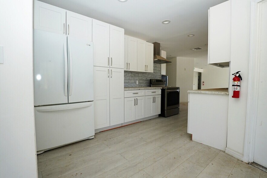 More Photos Of RCFE ready 4bed, 3bth 10,000sq/ft newly remodeled House for Lease, Acton Flex For Lease
