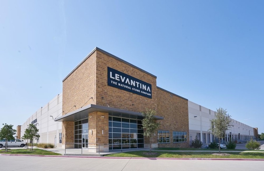 More Photos Of 12121 N Stemmons Fwy, Dallas Unknown For Lease