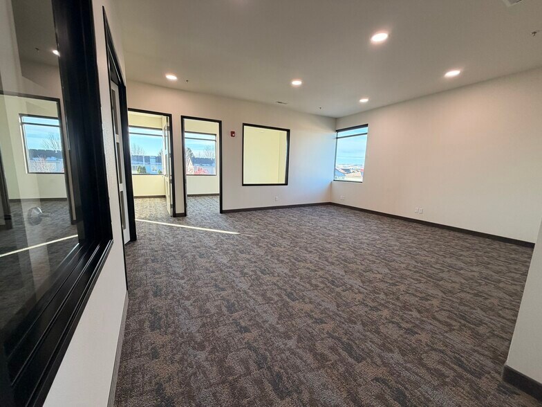 More Photos Of 30 S Louisiana St, Kennewick Loft Creative Space For Lease