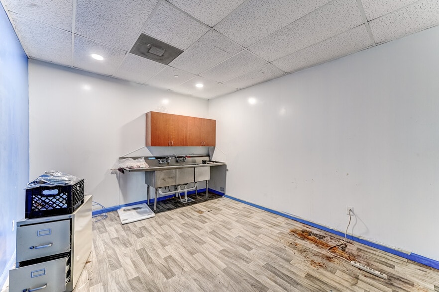 More Photos Of 324 Fm-1960 Rd, Houston General Retail For Sale