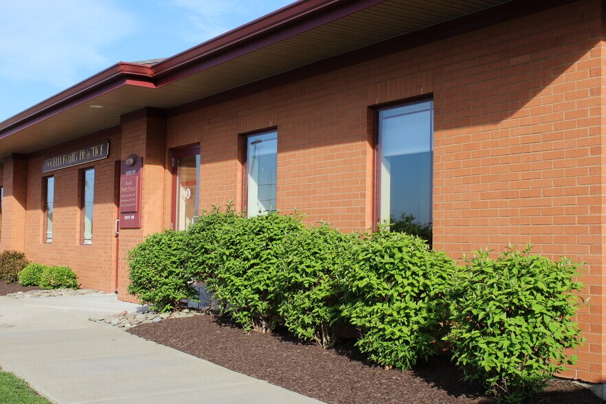 More Photos Of 2701 Transit Rd, Elma Medical For Lease