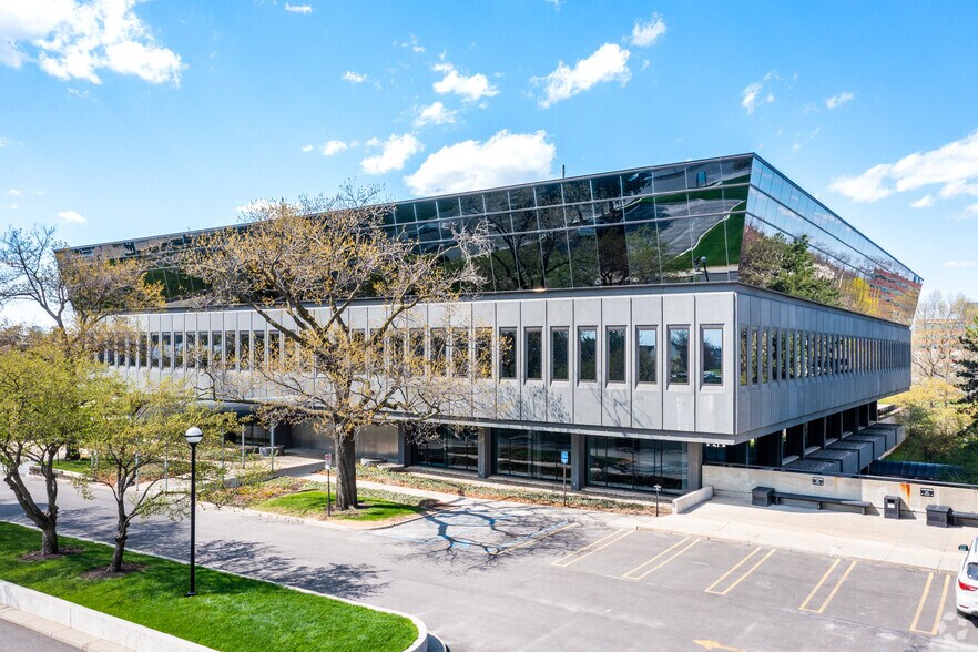 More Photos Of 25900 Northwestern Hwy, Southfield Office For Lease