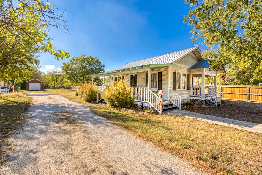 More Photos Of 322 S Main St, Boerne General Retail For Sale