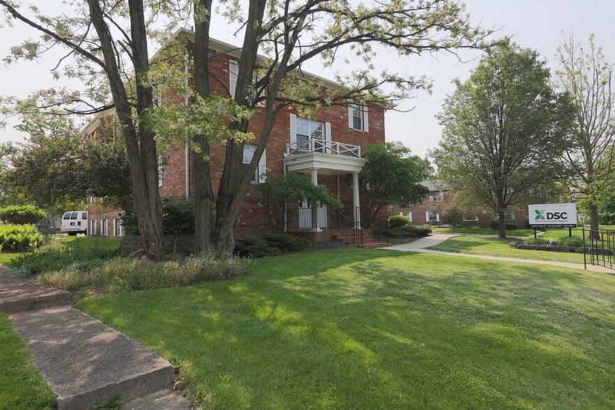 More Photos Of 5830 N High St, Worthington Office For Lease