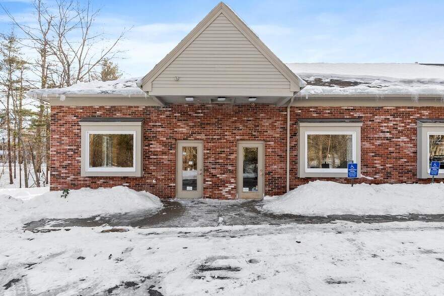 More Photos Of 225 Groton Rd, Westford Storefront Retail Office For Lease