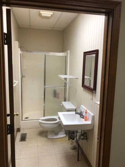 More Photos Of 3725 Kentucky Ave, Indianapolis Medical For Lease