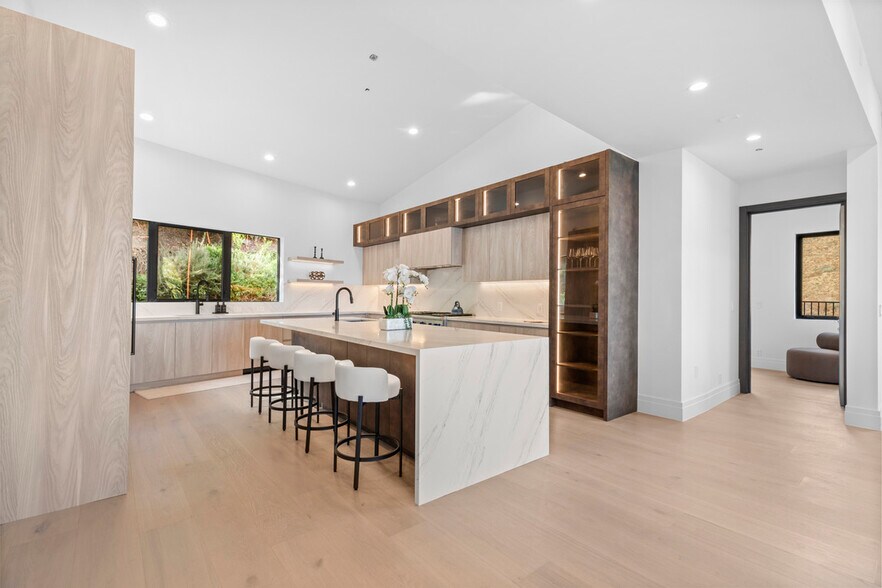 More Photos Of 6380 Meadows Ct, Malibu Rehabilitation Center For Lease