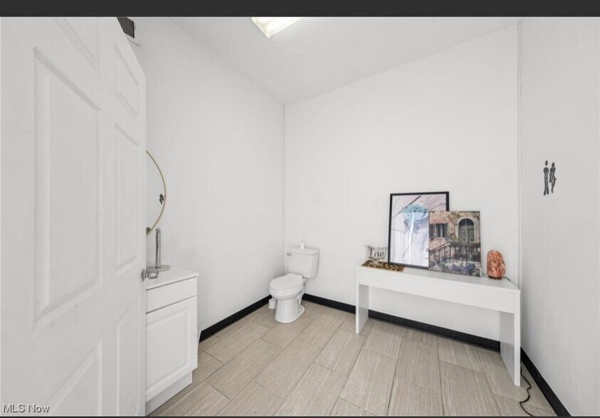 More Photos Of 2821 E Aurora Rd, Twinsburg Freestanding For Sale