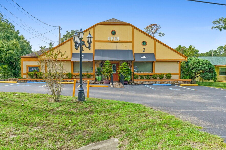 More Photos Of 4630 US Highway 17, De Leon Springs Restaurant For Sale