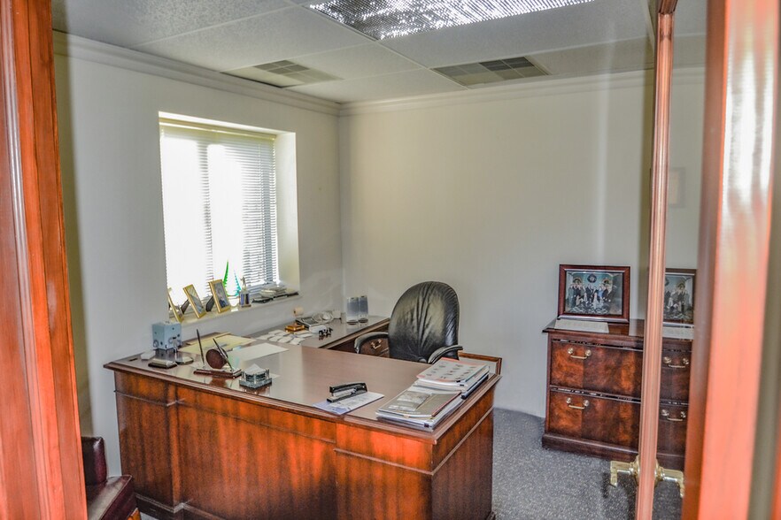 More Photos Of 1050 S Milford Rd, Highland Township Medical For Lease