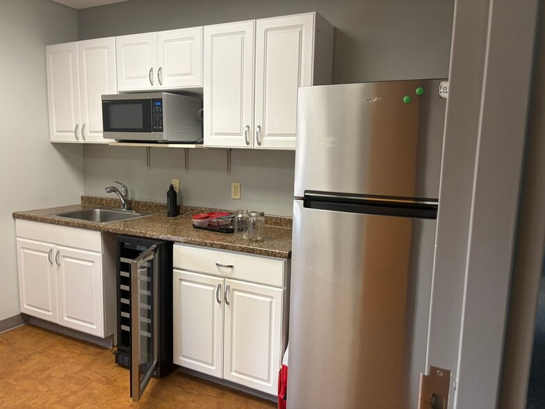 More Photos Of 7000 Stonewood Dr, Wexford Medical For Lease