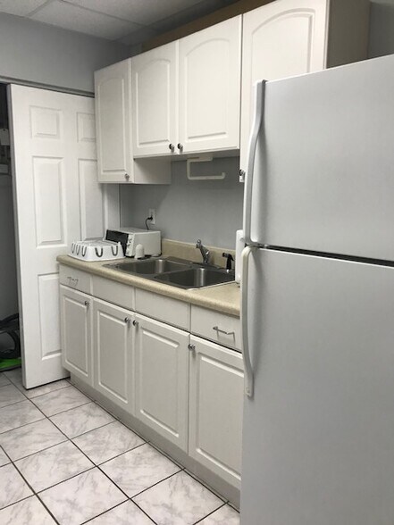 More Photos Of 6221 Pembroke Rd, Hollywood Office For Lease