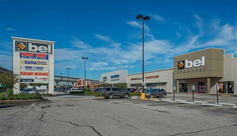 More Photos Of 10516 Katy Fwy, Houston Freestanding For Lease