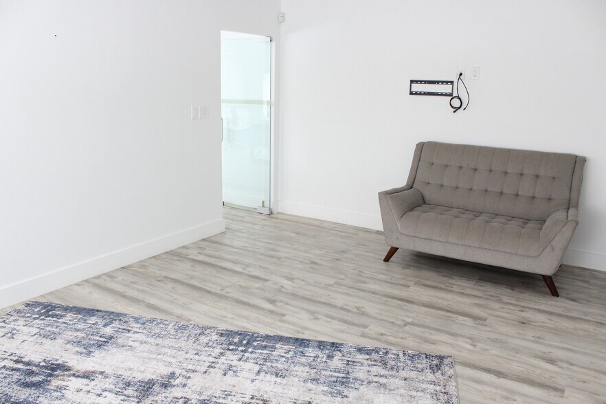 More Photos Of 6457 Hazeltine National Dr, Orlando Warehouse For Sale