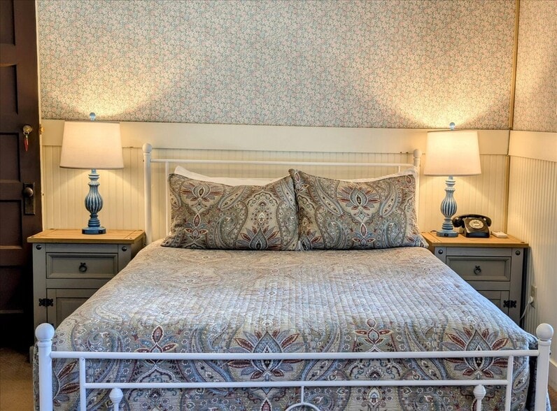 More Photos Of 18736 Main St, Groveland Hotel For Sale