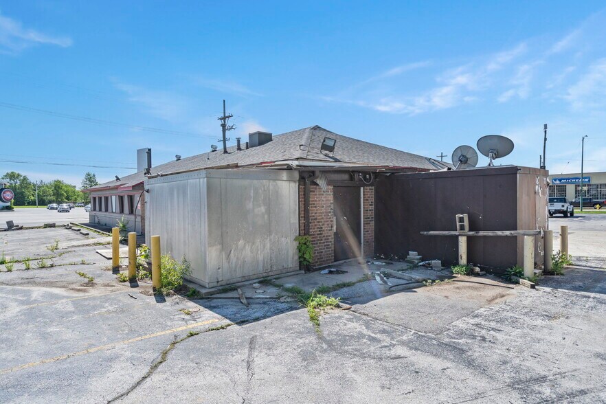 More Photos Of 1815 N Glenstone Ave, Springfield Freestanding For Sale