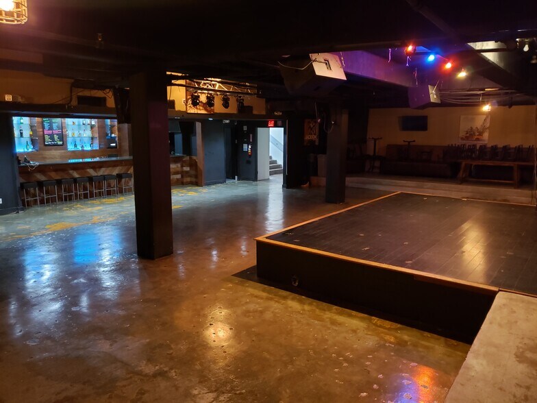 More Photos Of 100 Fishermans Wharf, Redondo Beach Bar For Lease