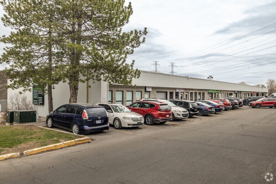 More Photos Of 2285 St Laurent Blvd, Ottawa Office For Lease