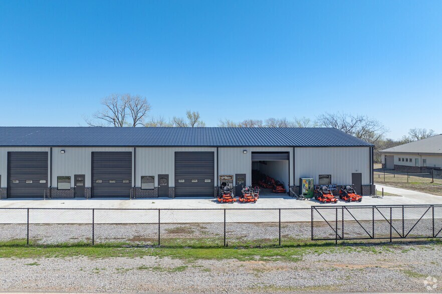 More Photos Of 121 Airport Rd, Goldsby Light Distribution For Lease