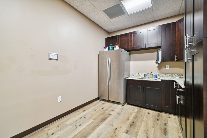 More Photos Of 6740 Crosswinds Dr, Saint Petersburg Coworking Space